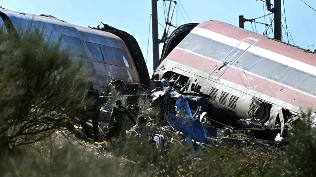FOTO: Penampakan Tabrakan Kereta di Spanyol, 30 Orang Tewas