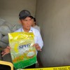 Menteri Pertanian Andi Amran Sulaiman mengungkap dugaan pengoplosan 600 ton beras subsidi yang dijual sebagai beras premium seharga Rp17 ribu per kilogram (kg).