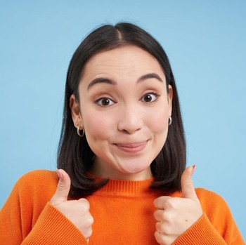 5 Zodiak yang Sering Menutupi Kesedihan dengan Tertawa