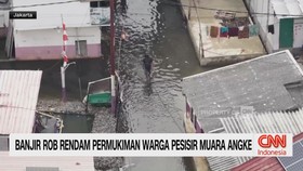 Banjir Rob Rendam Permukiman Warga Pesisir Muara Angke