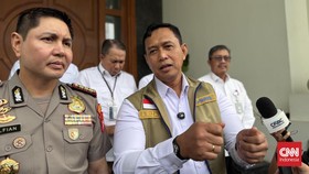 Direktur Utama Perum Bulog Ahmad Rizal Ramdhani mengungkap modus dugaan penyalahgunaan beras subsidi program Stabilisasi Pasokan dan Harga Pangan (SPHP) yang dikemas ulang menjadi beras dalam karung berukuran 50 kilogram.