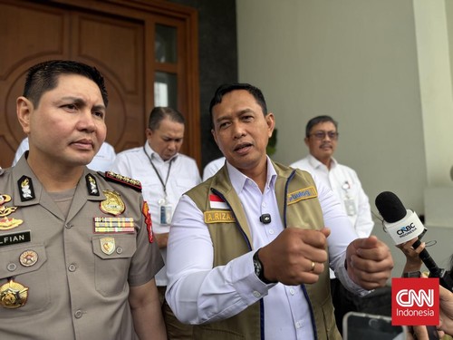 Direktur Utama Perum Bulog Ahmad Rizal Ramdhani mengungkap modus dugaan penyalahgunaan beras subsidi program Stabilisasi Pasokan dan Harga Pangan (SPHP) yang dikemas ulang menjadi beras dalam karung berukuran 50 kilogram.