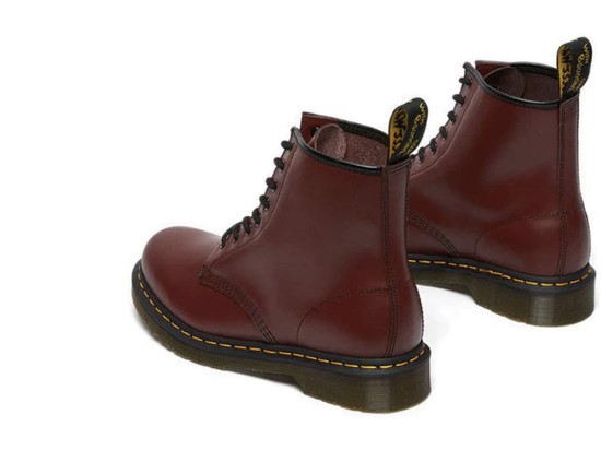 Boots Kulit Baru Bikin Tumit Lecet? Ini 6 Cara Break In yang Aman untuk Kaki