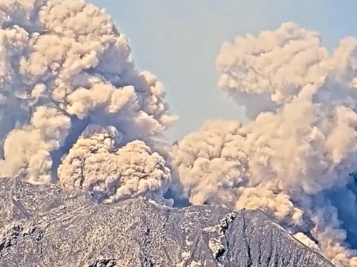 Gunung Sakurajima Kembali Erupsi, Abu Vulkanik Membubung 2.200 Meter