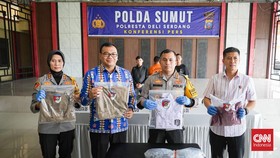 Polresta Deliserdang melakukan penahanan terhadap seorang guru agama berinisial MJH (37) di SD Kecamatan Namorambe. Pria tersebut diduga melakukan pencabulan terhadap 8 orang siswi di sekolah tersebut.