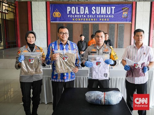 Polresta Deliserdang melakukan penahanan terhadap seorang guru agama berinisial MJH (37) di SD Kecamatan Namorambe. Pria tersebut diduga melakukan pencabulan terhadap 8 orang siswi di sekolah tersebut.