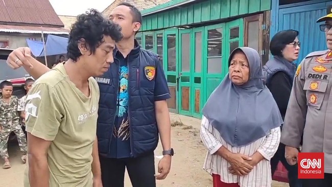 Seorang ibu rumahtangga justru menyerahkan anak kandungnya sendiri kepada polisi karenakesal sang anak telah menjadi pecandu narkoba atau pemadat.Penyerahan itu terjadi saat tim gabungan Polrestabes Palembang bersamaPolsek Seberang Ulu Dua Palembang 