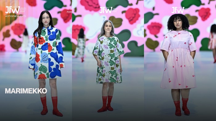 Jenama asal Finlandia, Marimekko, menghadirkan motif floral abstrak dan garis-garis tegas, mendefinisikan corak ikonik di atas panggung. Warna-warna yang berani dan cerah terinspirasi oleh semangat musim panas serta menghadirkan nuansa khas Skandinavia/Foto: Instagram/jfwofficial