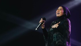 Nicky Astria akan menggelar konser tunggalnya yang sekaligus memperingati 42 tahun perjalanannya di dunia musik Indonesia. Konser bertajuk Nicky Astria Level 42: Api Dalam Hening itu dihelat esok, 30 Oktober 2026, di Balai Sarbini Jakarta.