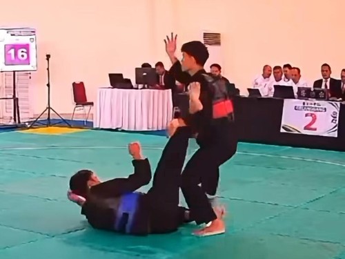 Pertandingan Porprov Jateng cabang olahraga pencak silat antara Ginting dan Kukuh Angga W.