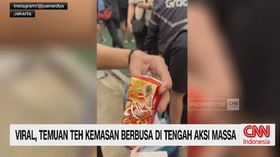 demo Jakarta, teh kotak diduga sabun, minuman mencurigakan, aksi demonstrasi, demo 28 Oktober, massa aksi Jakarta, temuan saat demo,