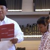 Presiden Prabowo Subianto memimpin pembacaan teks Sumpah Pemuda bersama sejumlah siswa SD bertepatan peringatan Hari Sumpah Pemuda 28 Oktober.