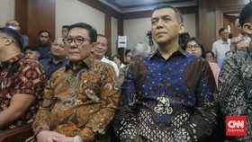 Wakil Menteri Imigrasi dan Pemasyarakatan (Wamen Imipas) periode 20242026 Silmy Karim menjalani sidang perdana kasus dugaan pemerasan pengurusan izin tinggal warga negara asing, di Pengadilan Tindak Pidana Korupsi pada Pengadilan Negeri Jakarta Pusat