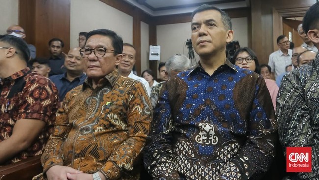 Wakil Menteri Imigrasi dan Pemasyarakatan (Wamen Imipas) periode 20242026 Silmy Karim menjalani sidang perdana kasus dugaan pemerasan pengurusan izin tinggal warga negara asing, di Pengadilan Tindak Pidana Korupsi pada Pengadilan Negeri Jakarta Pusat