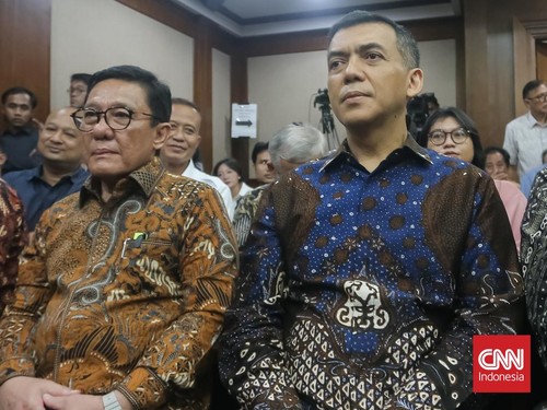 Wakil Menteri Imigrasi dan Pemasyarakatan (Wamen Imipas) periode 20242026 Silmy Karim menjalani sidang perdana kasus dugaan pemerasan pengurusan izin tinggal warga negara asing, di Pengadilan Tindak Pidana Korupsi pada Pengadilan Negeri Jakarta Pusat
