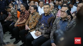 Wakil Menteri Imigrasi dan Pemasyarakatan (Wamen Imipas) periode 20242026 Silmy Karim menjalani sidang perdana kasus dugaan pemerasan pengurusan izin tinggal warga negara asing, di Pengadilan Tindak Pidana Korupsi pada Pengadilan Negeri Jakarta Pusat
