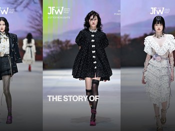 The Story Of, siluet yang ekspresif serta detail-detail yang halus hadir dalam perayaan feminitas ini. Aksen tali-temali dan aksesori manik-manik turut menghadirkan estetika bohemian modern./Foto: Instagram/jfwofficial