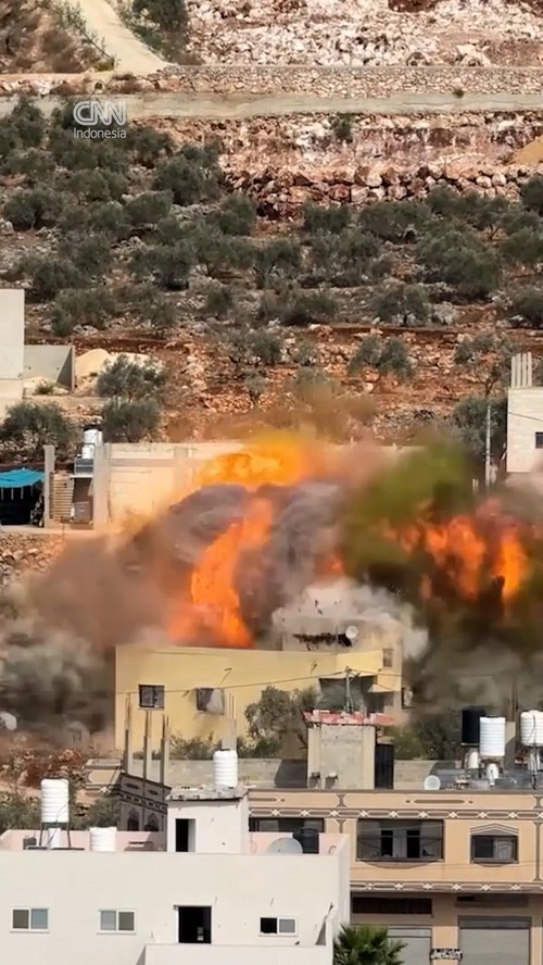 Detik-detik Rumah Keluarga Tahanan Palestina Diledakkan Pasukan Israel