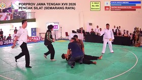 Sebuah video menunjukkan atlet pencak silat peserta Pekan Olahraga Provinsi (Porprov) XVII Jawa Tengah 2026 mengalami kejang usai dibanting lawan viral di media sosial.Dalam video tersebut, terlihat seorang atlet pencak silat jatuh akibat bantingan l