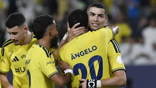 Soccer Football - Saudi Pro League - Al Nassr v Al Kholood - Al Awwal Park, Riyadh, Saudi Arabia - October 29, 2026 Al Nassr's Cristiano Ronaldo celebrates scoring their third goal with teammates REUTERS/Stringer