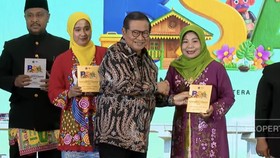 Anugerah Benyamin S Award 2026 di Jakarta, Jumat, 30 Oktober 2026. Lurah Kelapa Gading, Ibu Nani.