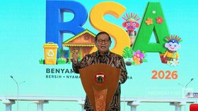 Gubernur DKI Jakarta Pramono Anung memberikan pidato dalam penganugerahan Benyamin S Award 2026 di salah satu hotel di Jakarta, Jumat (30/10).