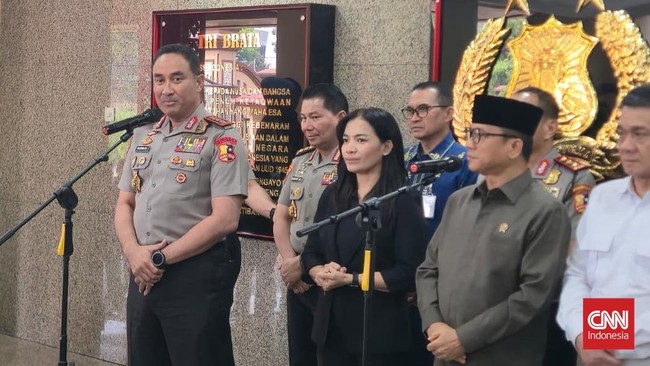 Kapolri Jenderal Suyudi Ario Seto mengatakan pihaknya akan meluncurkan program Poliran atau Polisi Peduli Pengangguran untuk memberdayakan masyarakat yang belum memiliki pekerjaan. Hal itu disampaikan Kapolri usai menerima kunjungan Menteri Desa dan 