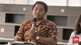 Direktur Program Transformasi Sistem Energi Institute for Essential Services Reform (IESR) Deon Arinaldo dalam workshop Indonesian Next Generation Journalist Network on Korea (IKJN) di Jakarta, Jumat (30/10).
