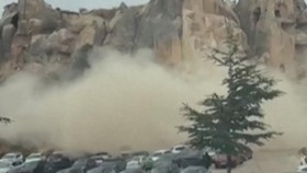 Detik-detik Wisata di Cappadocia Longsor Usai Hujan Lebat