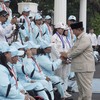 Presiden Prabowo Subianto memberi bonus kepada atlet Asian Games dan Asian Para Games 2026 di Kompleks Istana Kepresidenan, Jakarta, Kamis (29/10/2026).