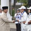 Presiden Prabowo Subianto memberi bonus kepada atlet Asian Games dan Asian Para Games 2026 di Kompleks Istana Kepresidenan, Jakarta, Kamis (29/10/2026).