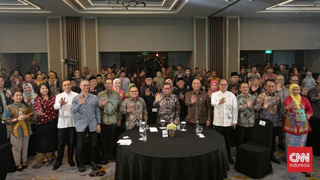 Suasana Acara penganugerahan Benyamin S Award 2026 di salah satu hotel di Jakarta, Jumat (30/10). 10 kelurahan yang menjadi finalis Benyamin S Award 2026 yakni, Kelurahan Kebon Sirih, Kelapa Gading Timur, Srengseng, Sukabumi Utara, Taman Sari, Kebon