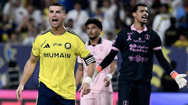 Ronaldo Hattrick, Kurang 15 Gol dari Cetak Rekor 1.000 Gol