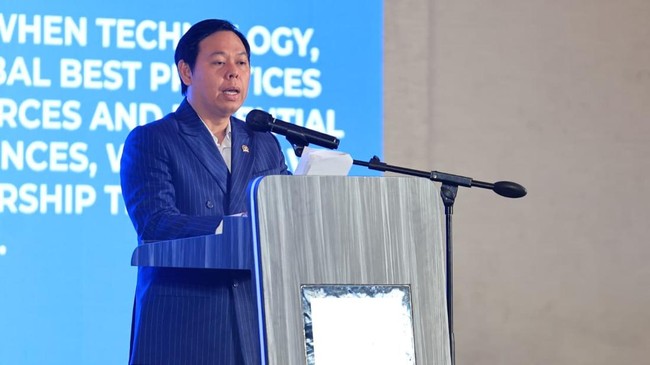 Ketua Dewan Perwakilan Daerah (DPD) RI Sultan Baktiar Najamudin saat membuka pertemuan investor Dan pelaku industry property Indonesia - China Bridge Forum di Bali pada Kamis (29/10).