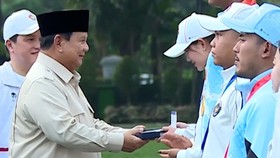 Momen Prabowo Serahkan Bonus Atlet Asian Games dan Asian Para Games