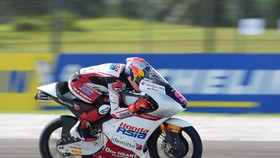 Veda Ega Pratama menjalani sesi latihan di Sirkuit Sepang dalam rangkaian Moto3 Malaysia 2026.