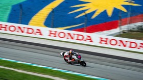 Veda Ega Pratama tampil impresif pada hari pertama Moto3 Malaysia 2026 dengan P4 saat FP1 dan P3 saat practice di Sirkuit Sepang, Jumat (30/10).