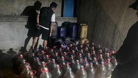 Kasat Resmob Bareskrim Polri, Kombes Teuku Arsya Khadafi mengatakan pengungkapan kasus ini dilakukan pada Minggu (18/10), di salah satu SPBU yang berada di Cinambo, Bandung, Jawa Barat.