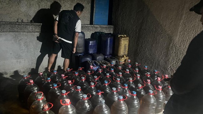 Kasat Resmob Bareskrim Polri, Kombes Teuku Arsya Khadafi mengatakan pengungkapan kasus ini dilakukan pada Minggu (18/10), di salah satu SPBU yang berada di Cinambo, Bandung, Jawa Barat.