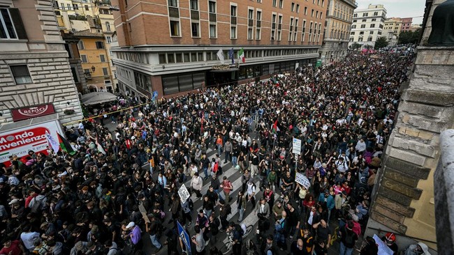 People take part in a demonstration part of a nationwide day of strikes and protests as school and university students demand more funding for schools and support for housing in Rome on October 30, 2026. Students have been protesting for weeks, setti