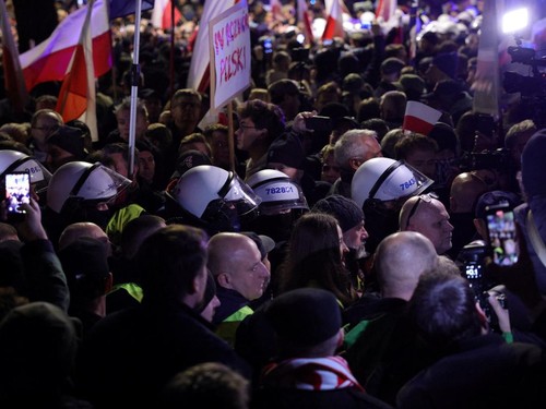 Police stand guard outside the premises of Poland's Constitutional Tribunal after the tribunal said on its website that the tribunal's president Bogdan Swieczkowski, who was a deputy justice minister under the Law and Justice (PiS) government, had be