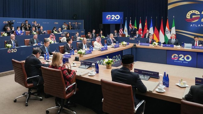 US Secretary of State Marco Rubio, Russia's Foreign Minister Sergei Lavrov, Saudi Arabia's Foreign Minister Faisal bin Farhan, Britain's Foreign Secretary Ed Miliband, Poland's Foreign Minister Radoslaw Sikorski, Mexico's Foreign Minister Roberto Vel