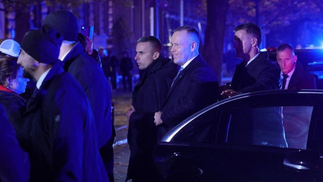 Politik Polandia Memanas, Pemerintah Skorsing Pimpinan MK