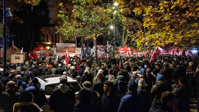 Politik Polandia Memanas, Pemerintah Skorsing Pimpinan MK