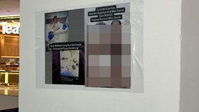 Poster wanita bugil ditempel di tembok mal Gresik