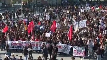 Demo Besar di Italia, Puluhan Ribu Orang Turun ke Jalan