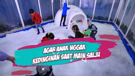 Asyik Main Salju, Jangan Sampai Anak Kedinginan Ya, Bun
