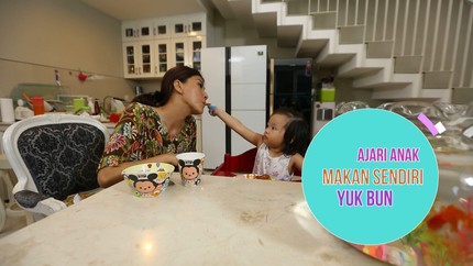 Ajari Anak Mandiri dengan Makan Sendiri